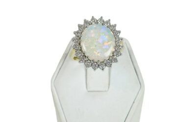STUNNING 18K GOLD OPAL & DIAMOND DRESS RING