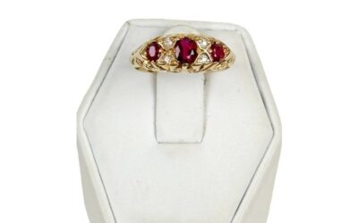 ANTIQUE ENGLISH 18K GOLD RUBY AND DIAMOND RING