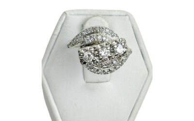 14K WHITE GOLD DIAMOND RING